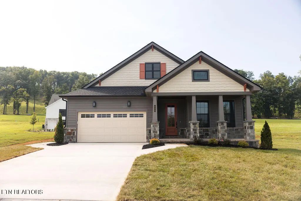 894 Black Bear Circle, Loudon