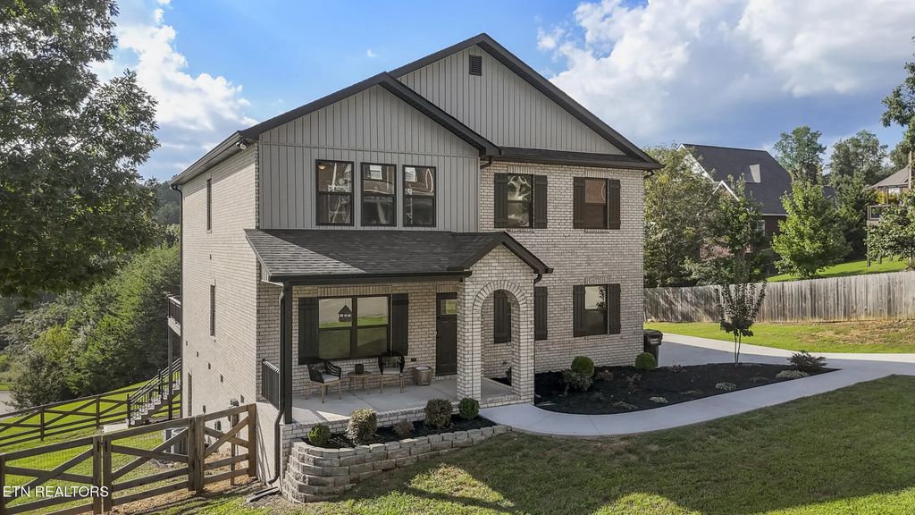 1007 Crown Ridge Lane, Powell