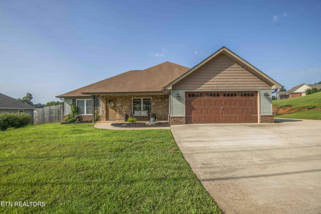 1125 Walker Rd, Maryville