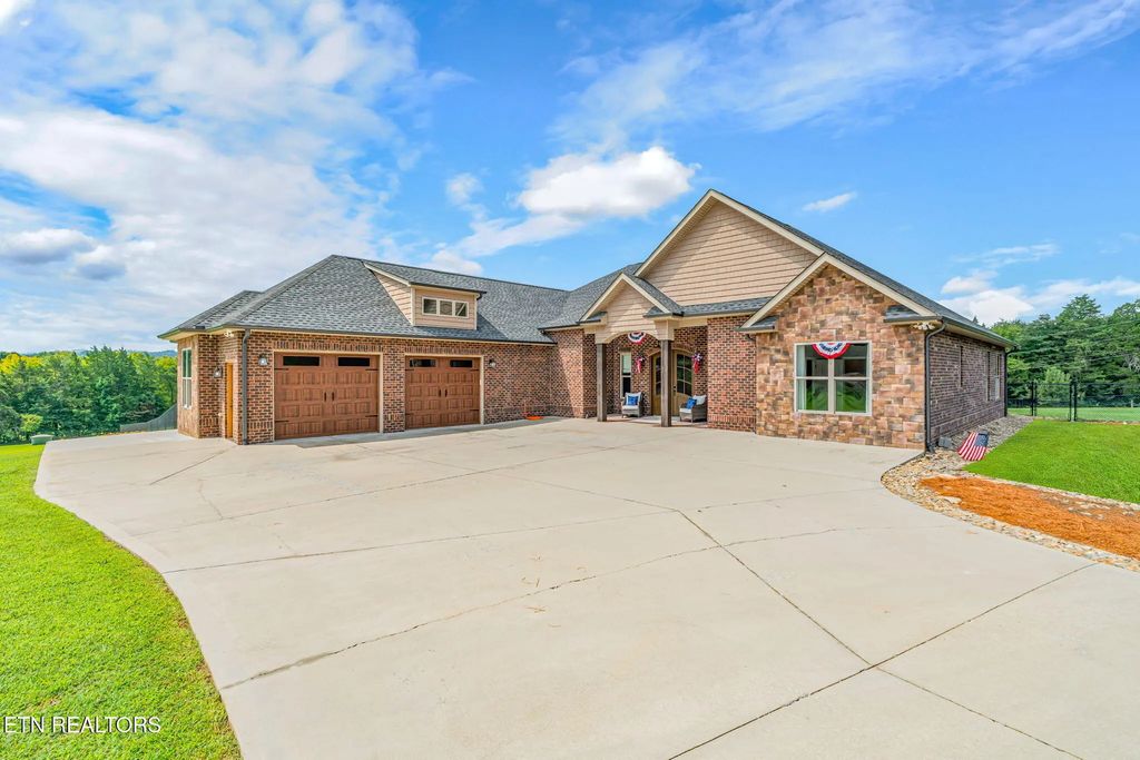 9327 Strawberry Plains Pike, Strawberry Plains