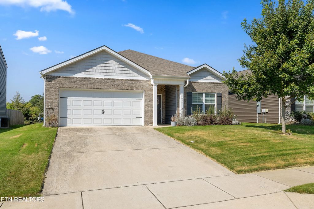 8039 Dennis Fox Lane, Knoxville