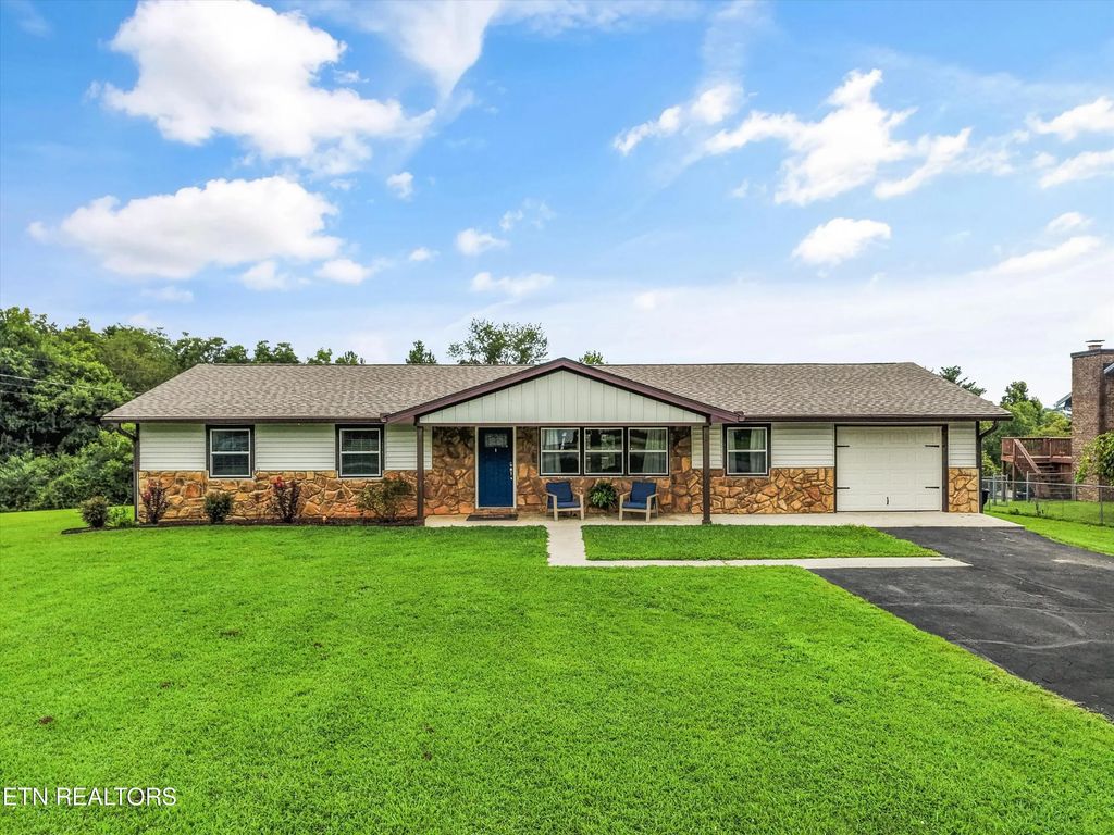 250 Trades Drive, Lenoir City