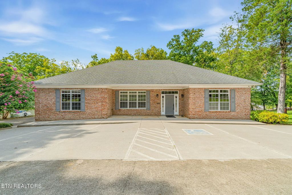 6875 Lakeview Rd, Lenoir City