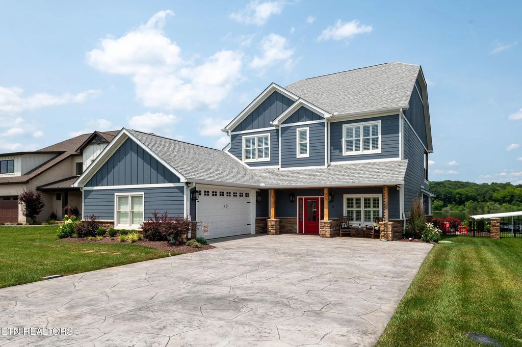 555 Charleston Lgt, Loudon