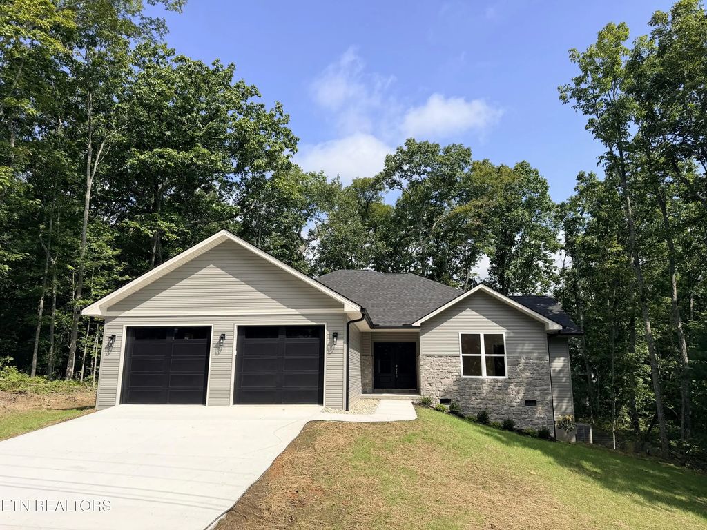 104 Liverpool Circle, Crossville