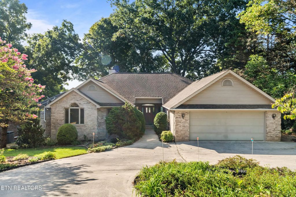 301 Kiyuga Way, Loudon