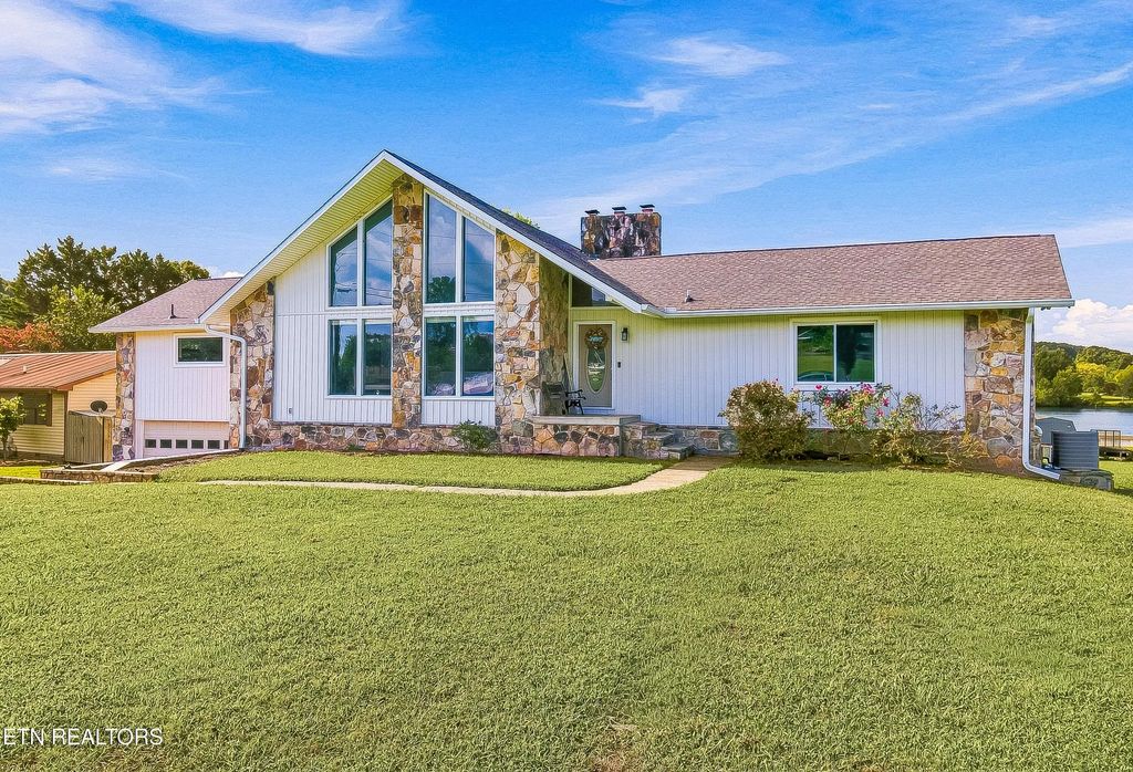 382 Edgelake Drive, Kingston