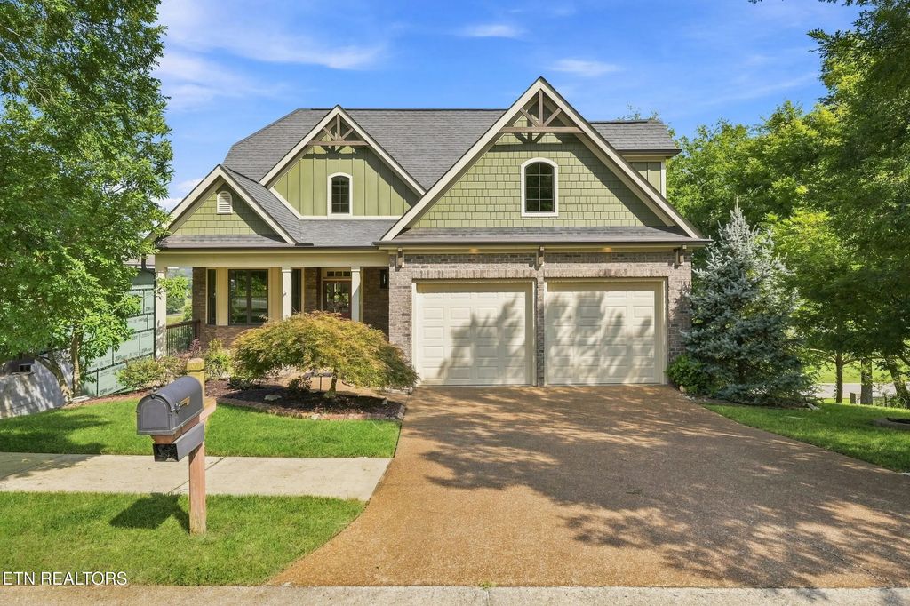 717 Black Cove Lane, Loudon
