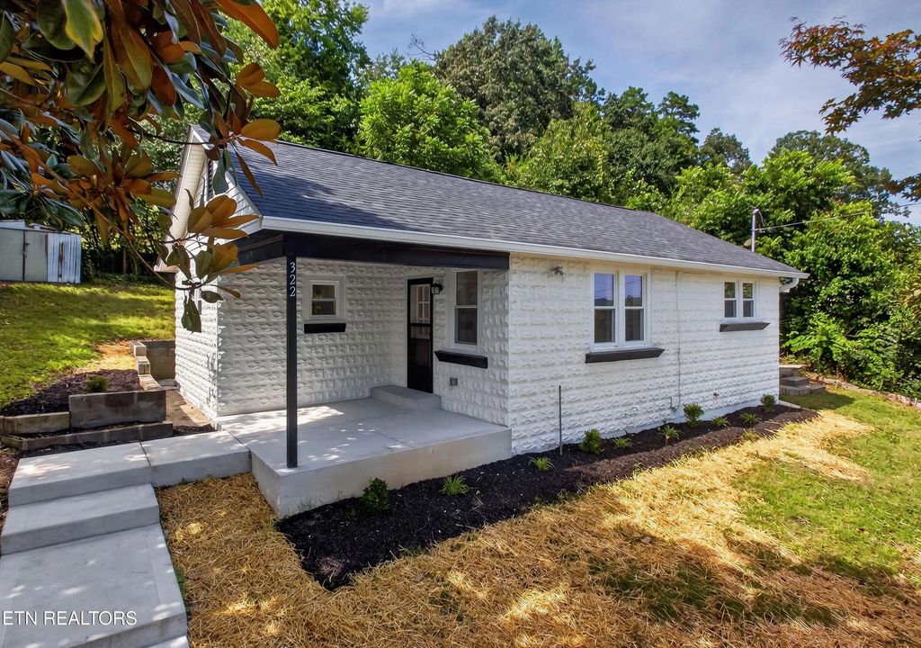 322 Oak St, Clinton