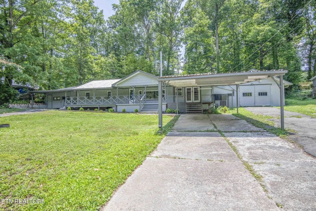 1037 Foust Carney Rd, Powell