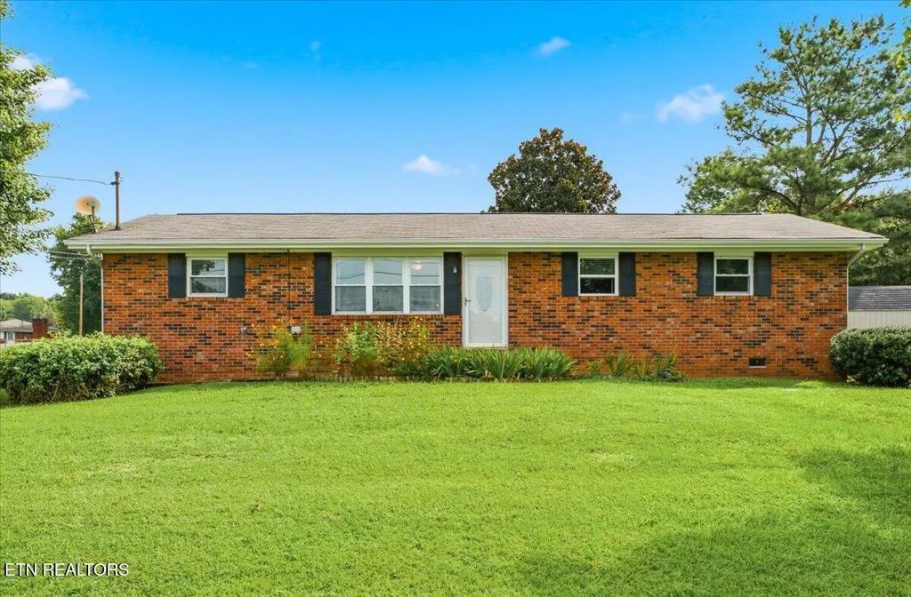 3334 Oak Ave, Strawberry Plains