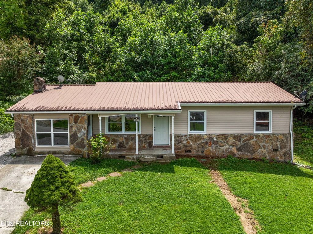 232 E Robbins St, Jellico