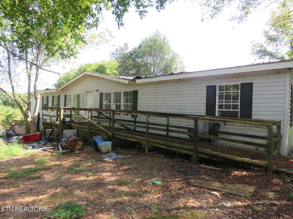 145 Old Sweetwater Rd, Sweetwater