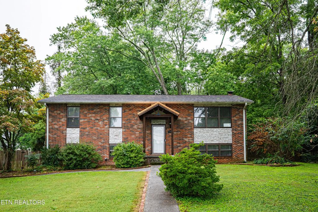 1217 April Drive, Knoxville