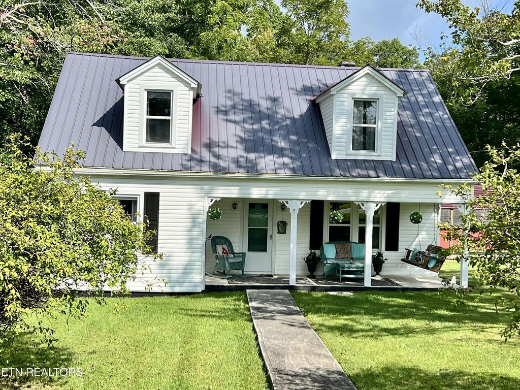 1222 Deer Lodge Hwy, Sunbright