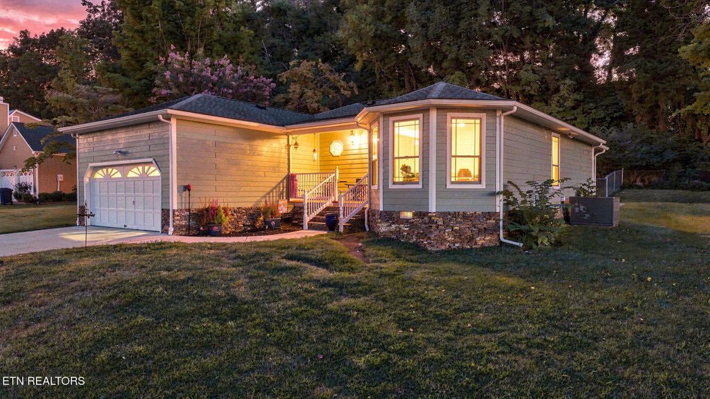 202 Ne Ashlin Woods Drive, Cleveland