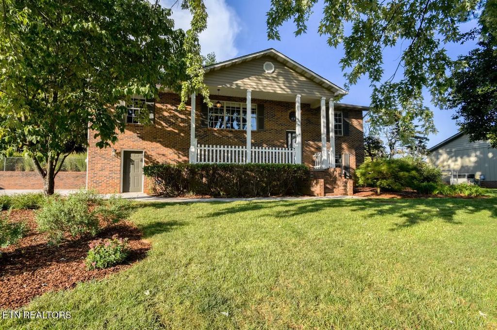 3814 Dovefield Court, Louisville
