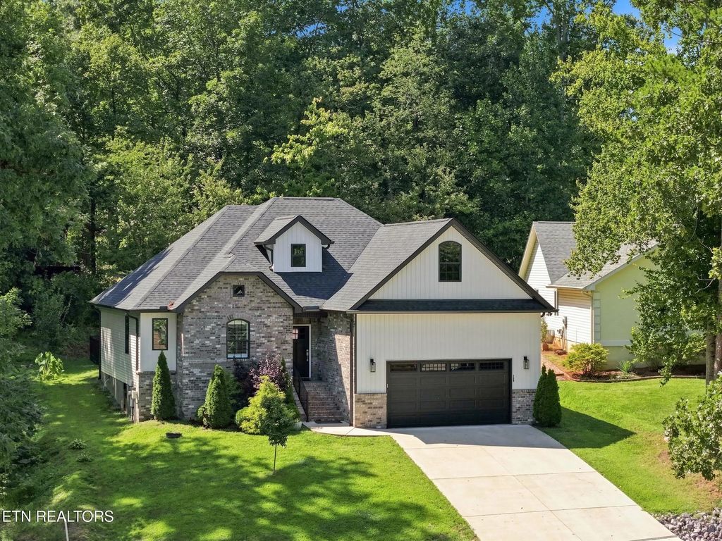 128 Inata Circle, Loudon
