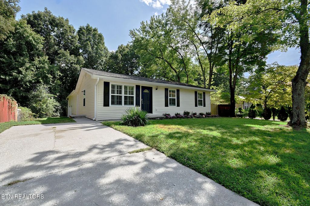 5924 W Pine Lane, Knoxville
