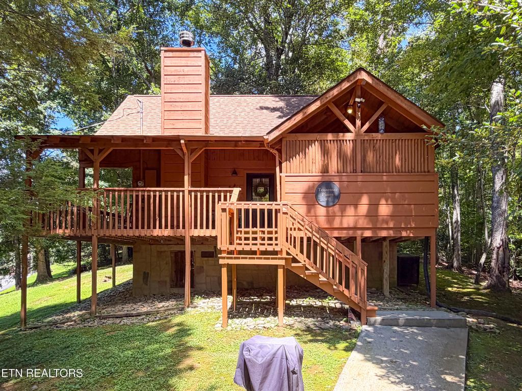 3653 Country Pines Way, Sevierville