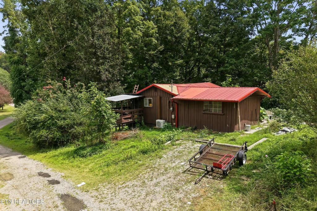 141 Audrey Drive, Byrdstown