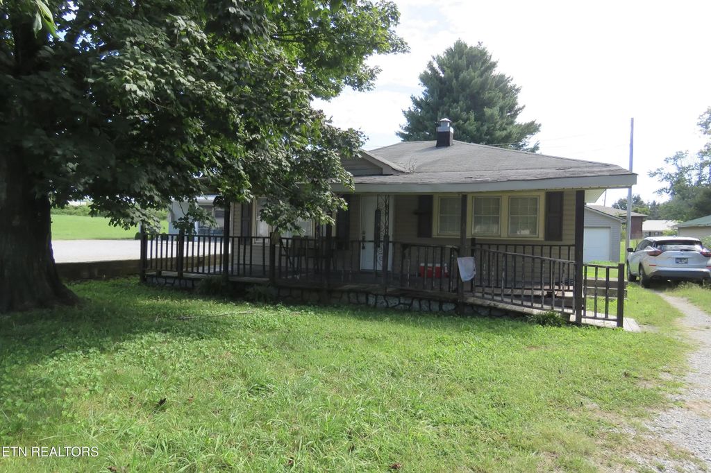 352 N Spring St, Sparta