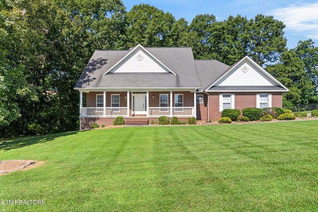 525 Kings Row, Crossville