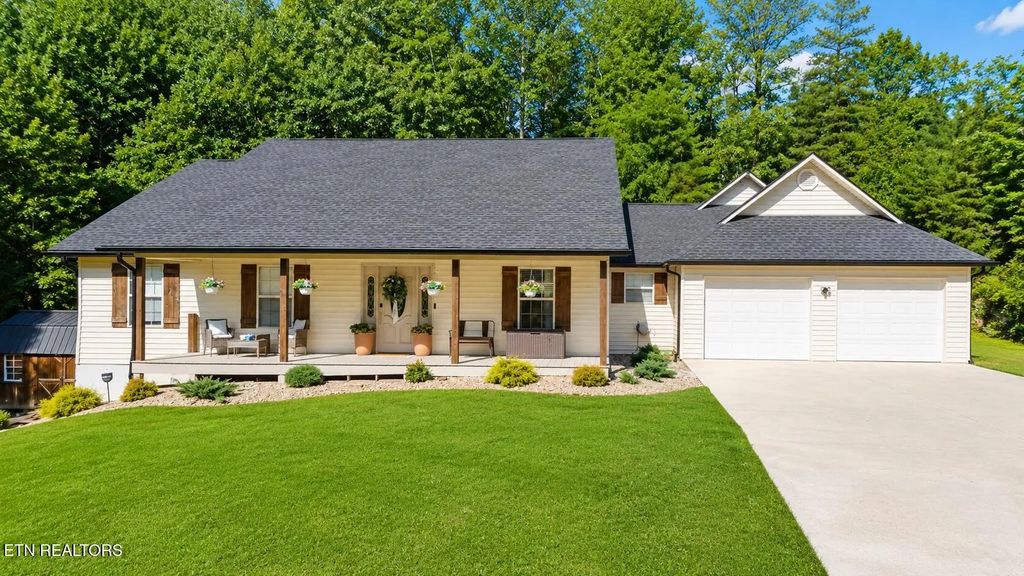 705 Grave Hill Rd, Oneida