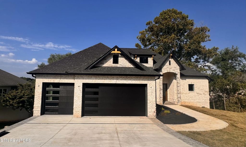 261 Ootsima Way, Loudon