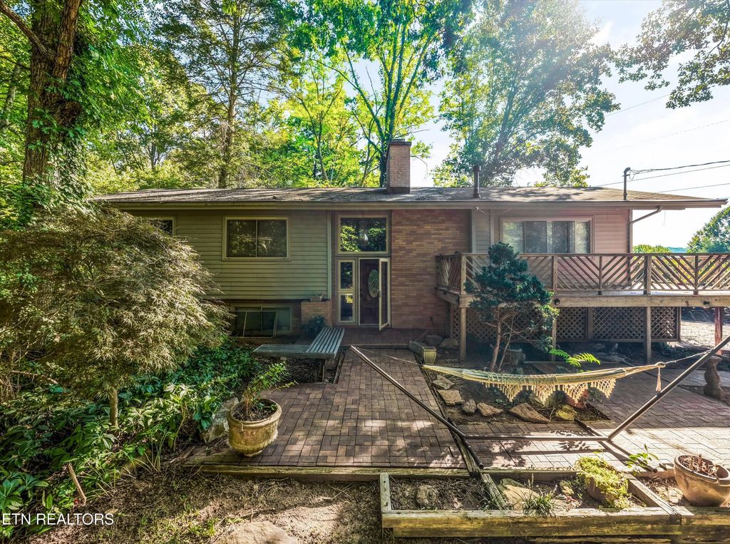 114 Nebraska Ave, Oak Ridge
