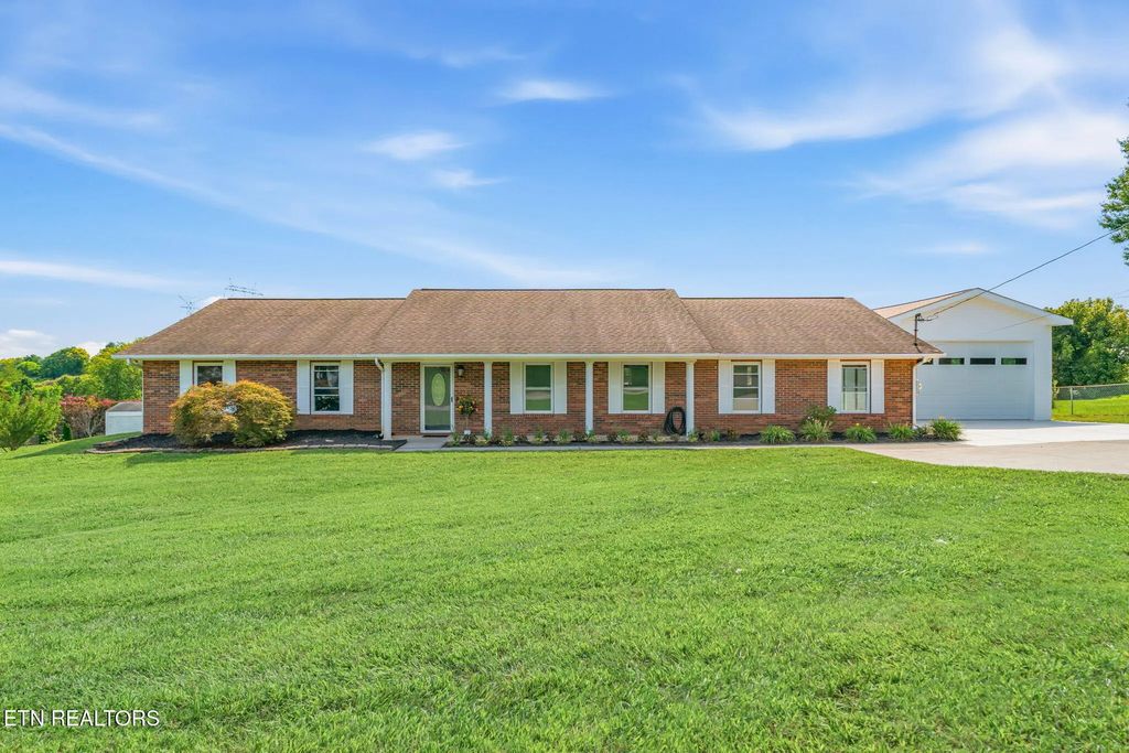 9220 Slade Rd, Knoxville