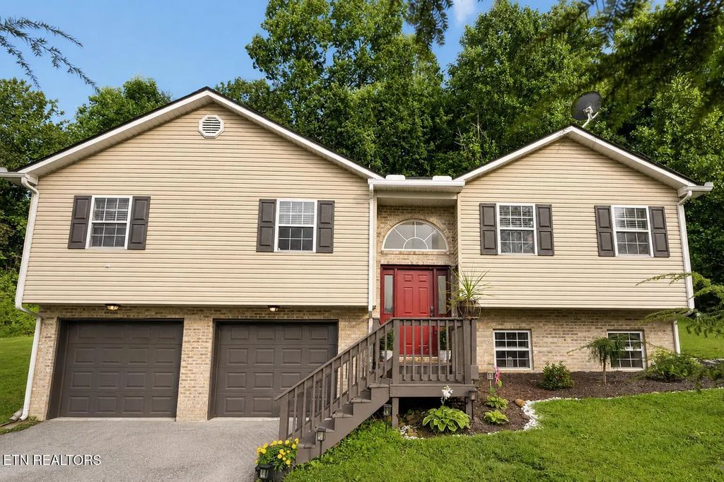 105 Cedar Circle, Jacksboro