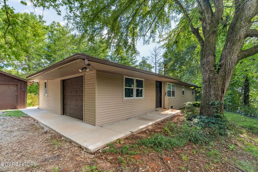 1319 Boyds Creek Hwy, Seymour