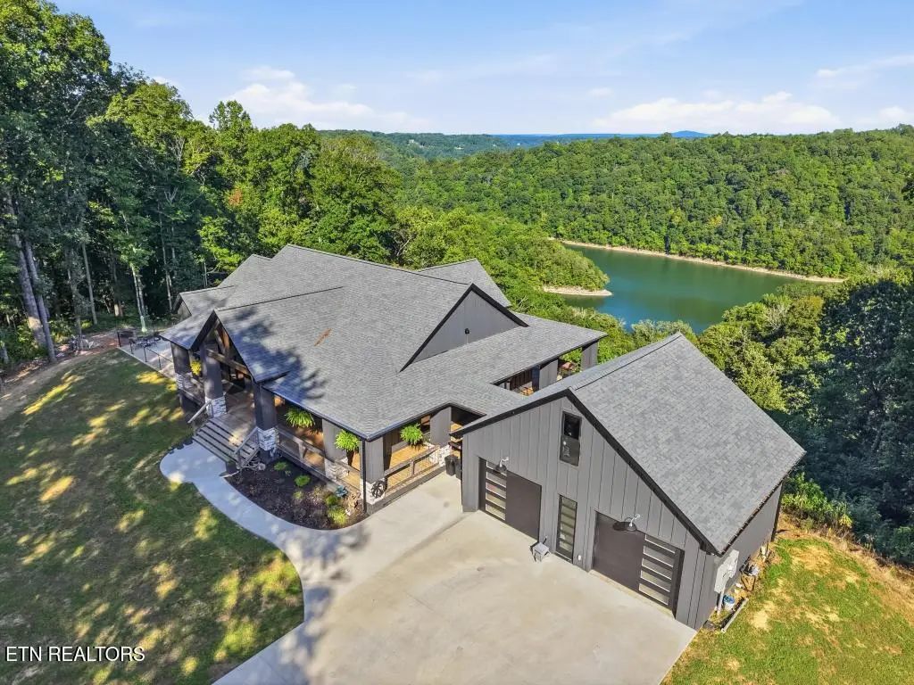 1200 Pine Orchard Rd, Smithville