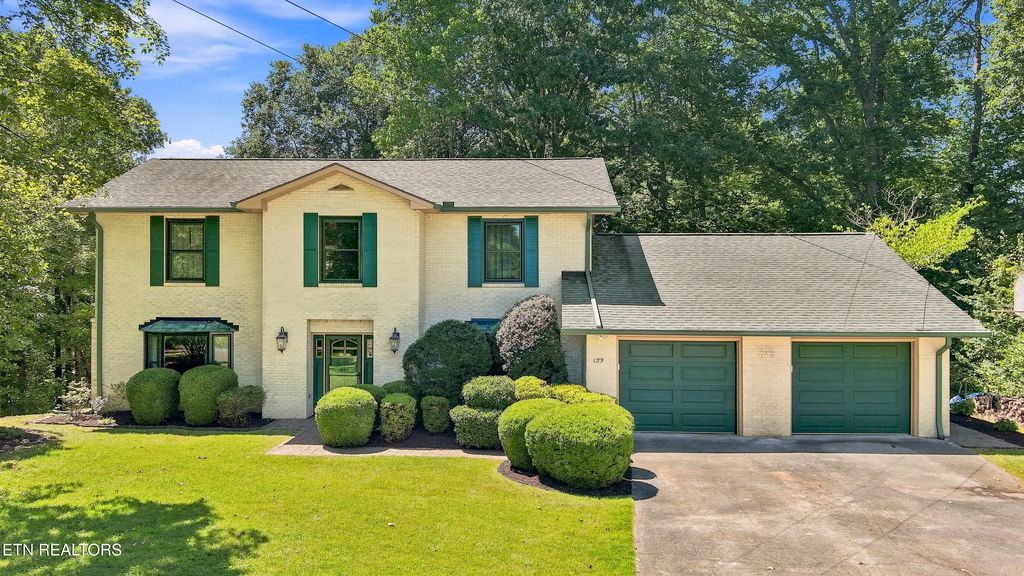 123 Garnet Lane, Oak Ridge