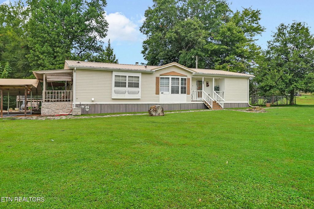 592 Heidel Rd, Wartburg