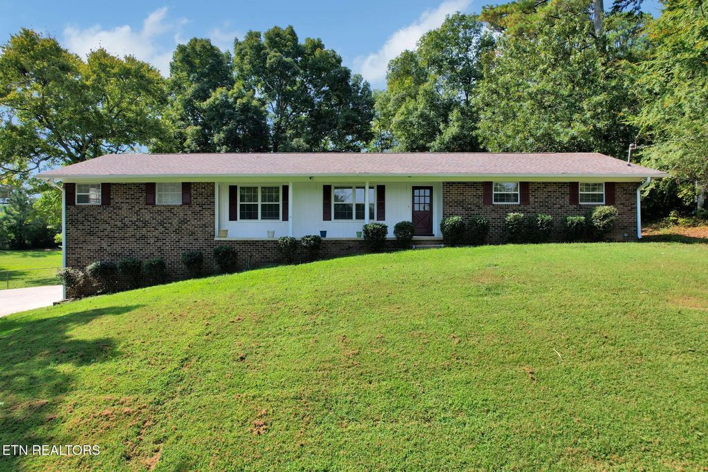 3725 Hopewell Drive, Cleveland