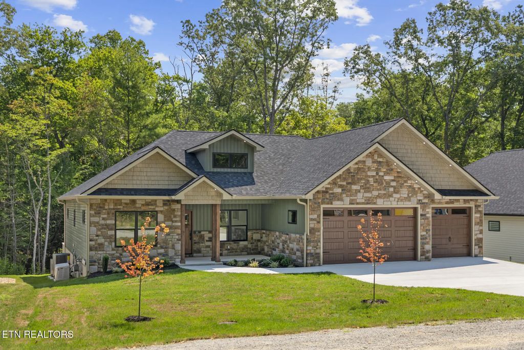 155 Natchez Circle, Crossville