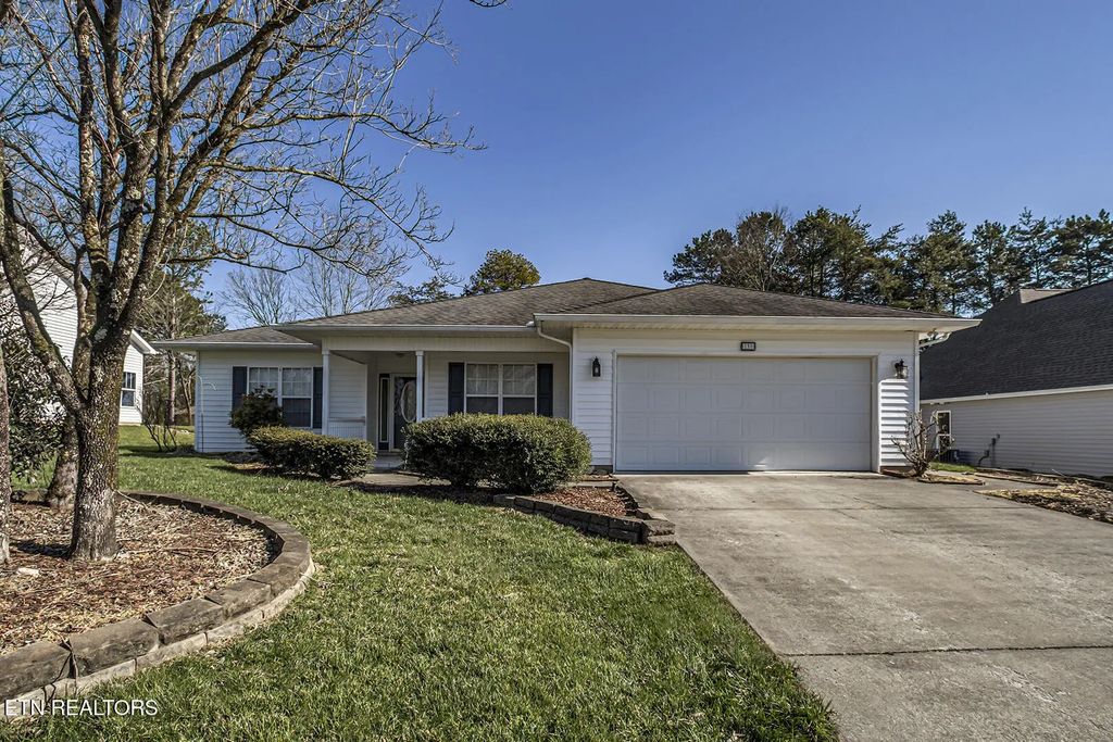 190 Amohi Way, Loudon