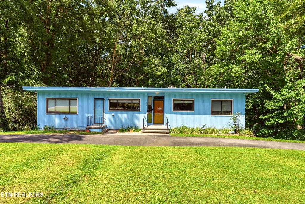 103 Endicott Lane, Oak Ridge