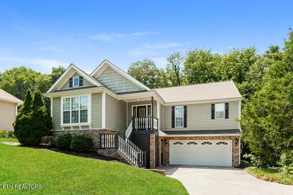 220 Konawa Lane, Loudon