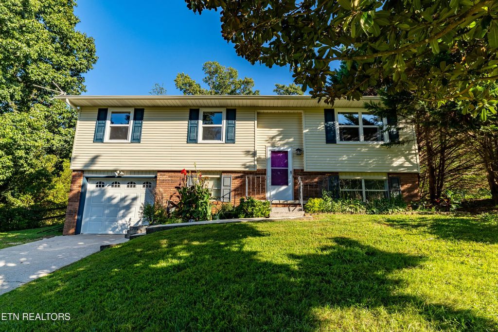 10913 Concord Woods Drive, Knoxville