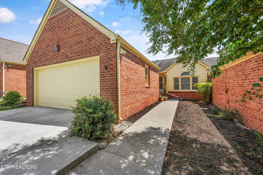 8430 Woodbend Tr, Knoxville