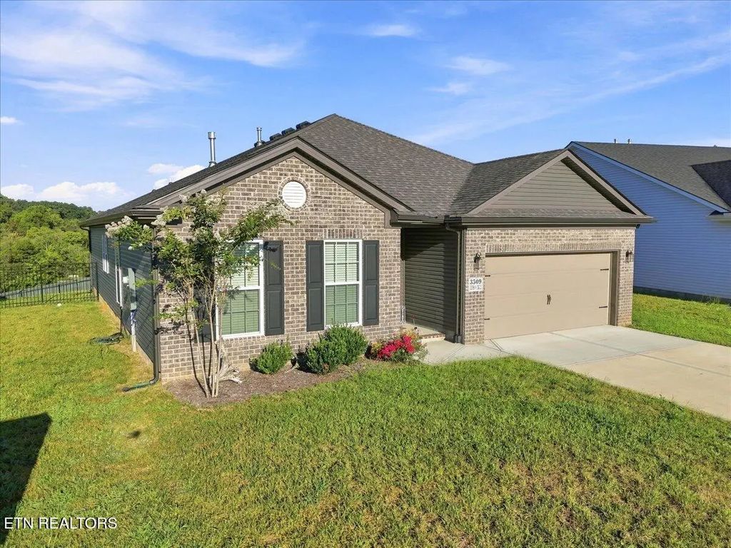 3509 Crimson Circle, Maryville