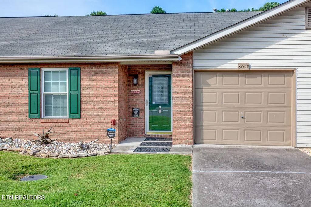 8058 Chambord Way, Powell
