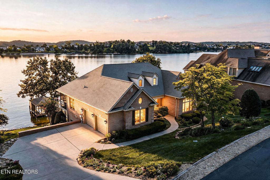 120 Coyatee Point Drive, Loudon