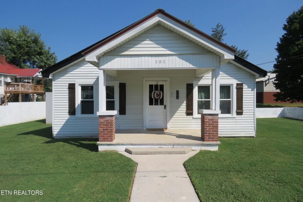 202 W 4th St, Livingston
