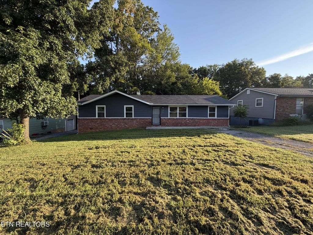 7301 Meadowbrook Circle, Knoxville
