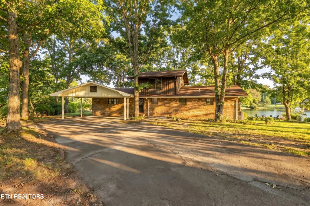 2024 Cravens Drive, Crossville