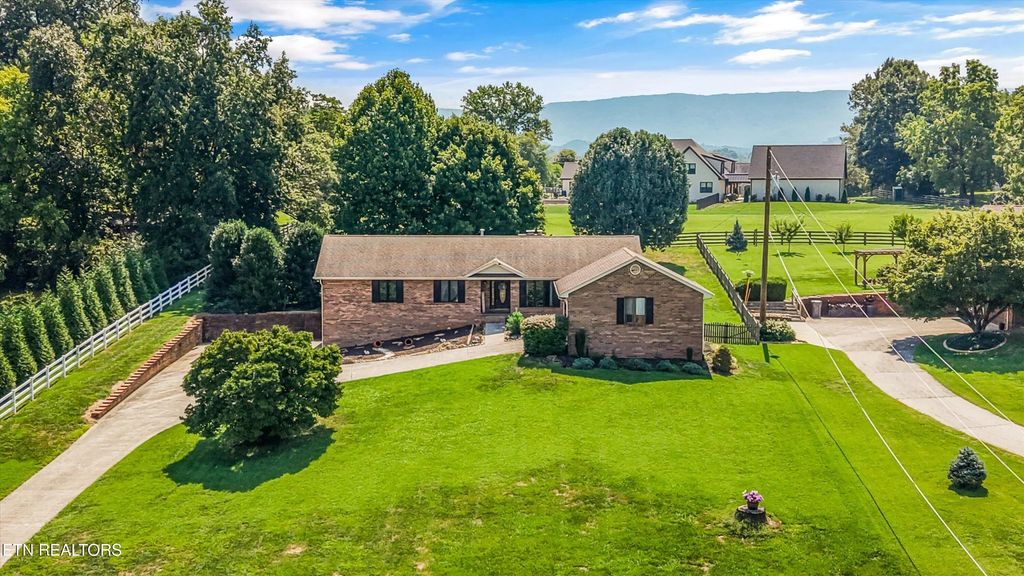 2112 Carpenters Grade Rd, Maryville